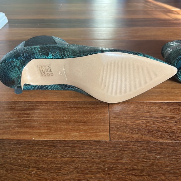 Snake print kitten heel bootie - Picture 5 of 6